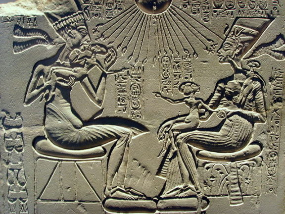 akhenaten nefertiti and their children