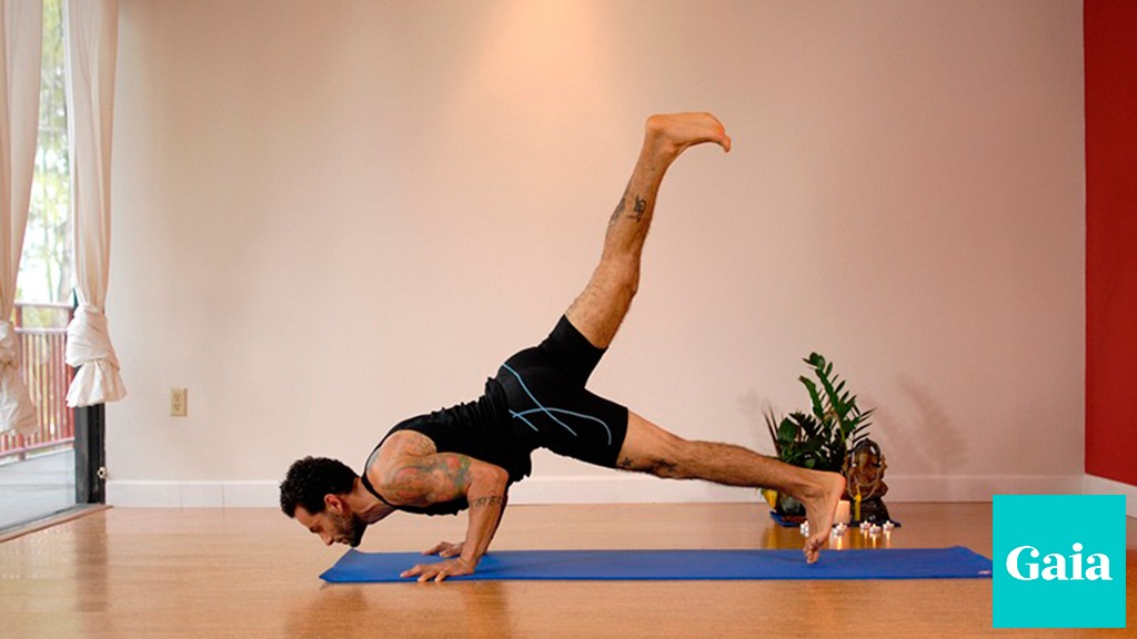 https://www.gaia.com/wp-content/uploads/Los-Hombres-Y-El-Yoga.jpg
