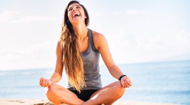 ¿El yoga hace a la gente más feliz?