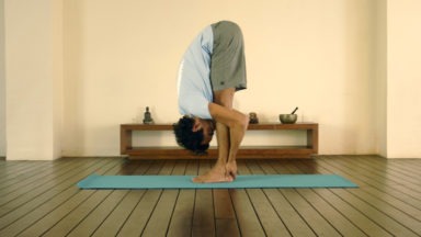 Postura de yoga: Uttanasana