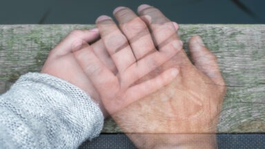 5 Signs That a Deceased Loved One Is With You