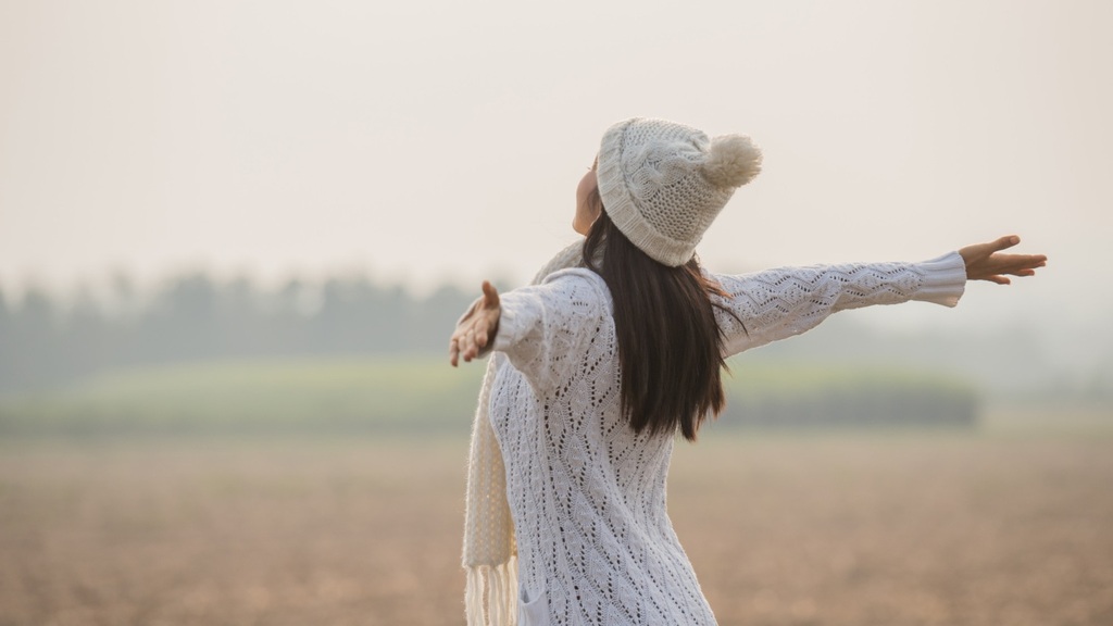 10 Tips To Manifest Money and Abundance in Your Life