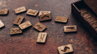 Les 24 runes vikings et leurs significations
